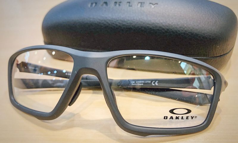 オークリークロスリンクゼロOX8080大きめレンズ枠のスポーツメガネです 
