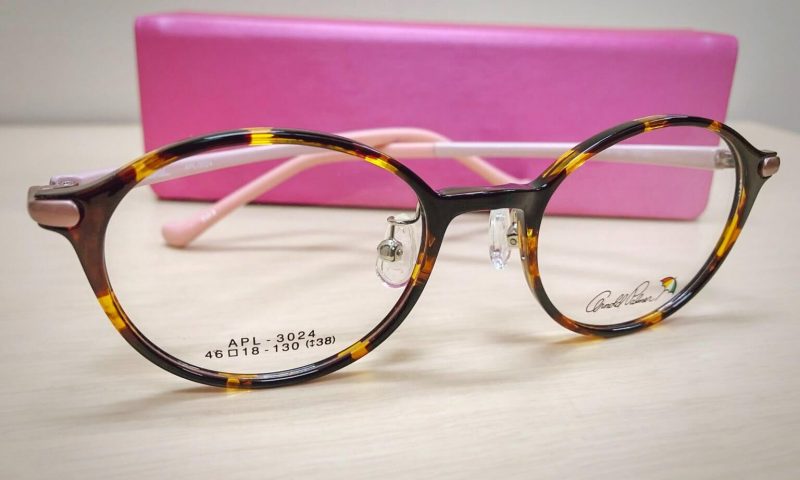 アーノルドパーマーAPL-3024大人ぽさを持った可愛いこどもめがねです。 飯塚 田川のメガネ店 メガネのサトー