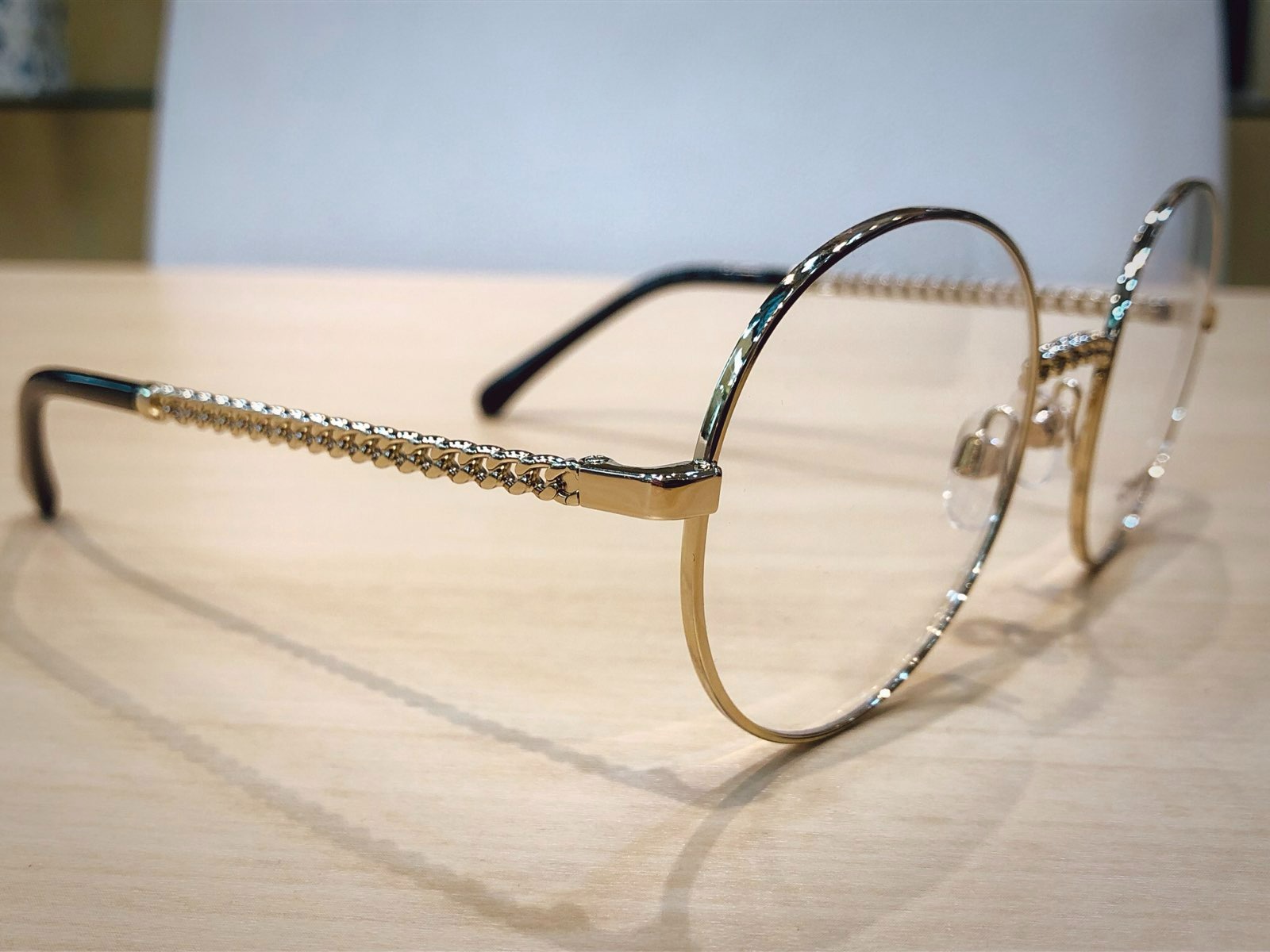 シャネルCH2186チェーンをモチーフにした豪華な丸メガネです。 | 飯塚 