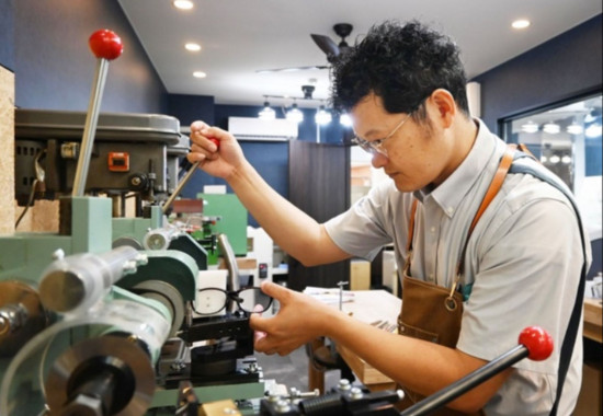 オーダーメイドメガネのサトー佐藤眼鏡店福岡県飯塚市本町商店街西日本新聞掲載